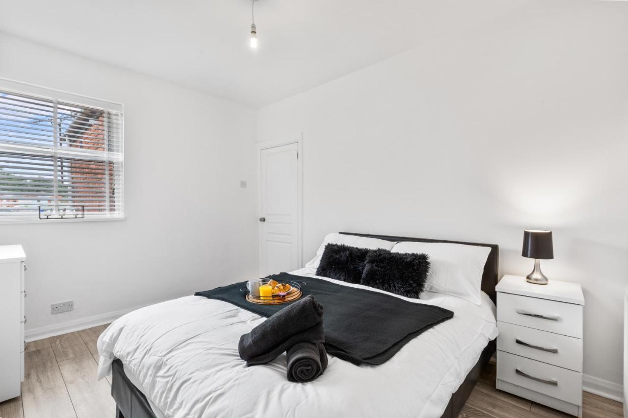 Nuneaton - Ideal 3 Bedroom, Wi-Fi Parking, Sleeps 6 - Jrr Stays Luaran gambar