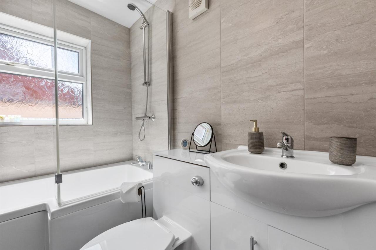 Nuneaton - Ideal 3 Bedroom, Wi-Fi Parking, Sleeps 6 - Jrr Stays Luaran gambar